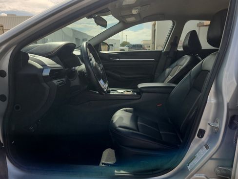 Used 2024 Nissan Altima 2.5 SR FWD image 12