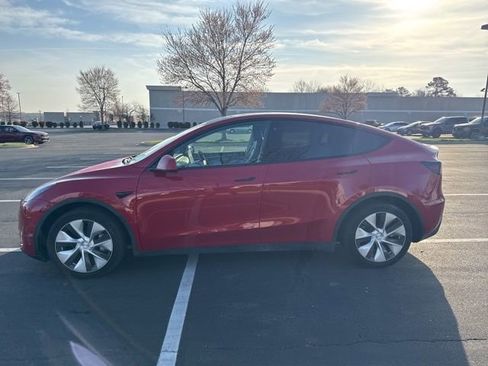 Used 2023 Tesla Model Y Long Range image 11