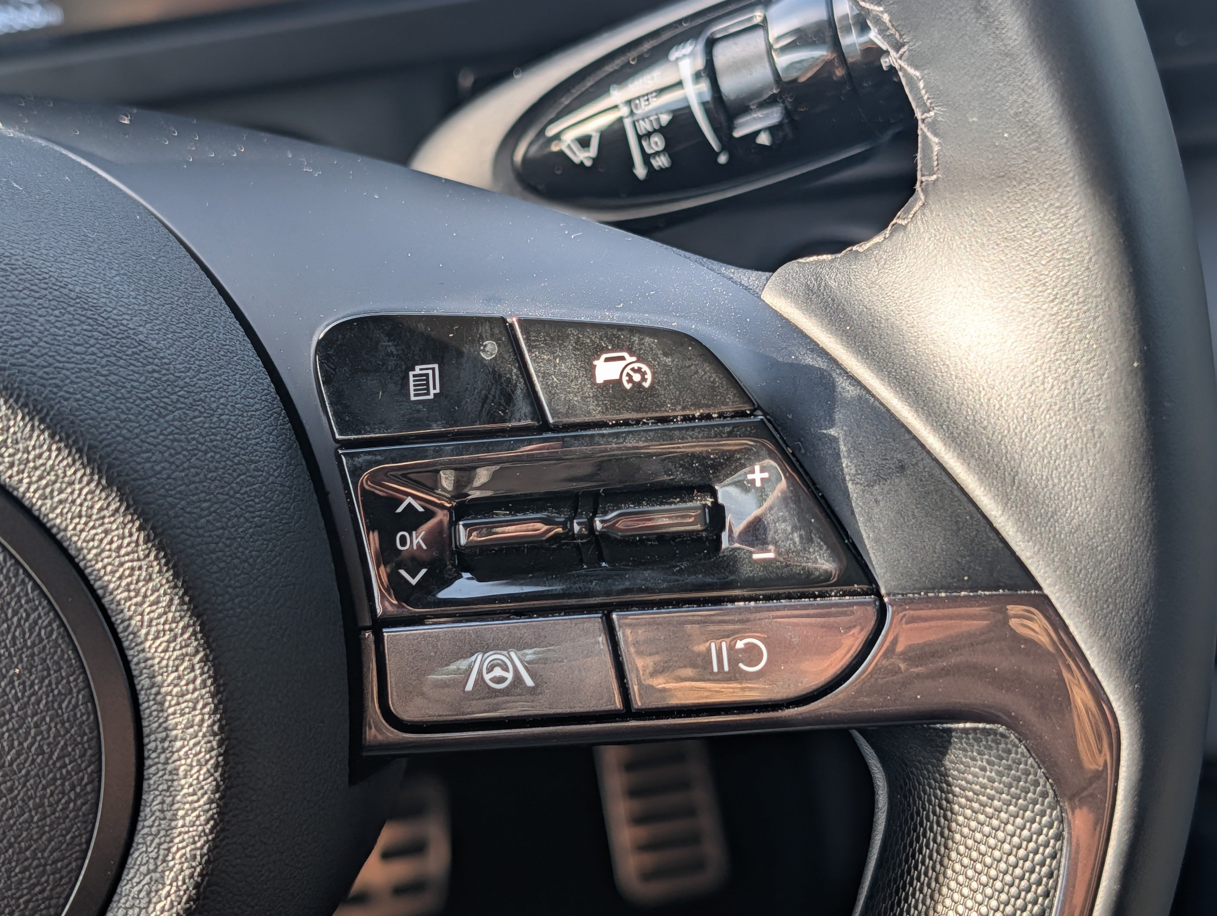 Certified 2025 Hyundai Elantra Sport FWD image 31