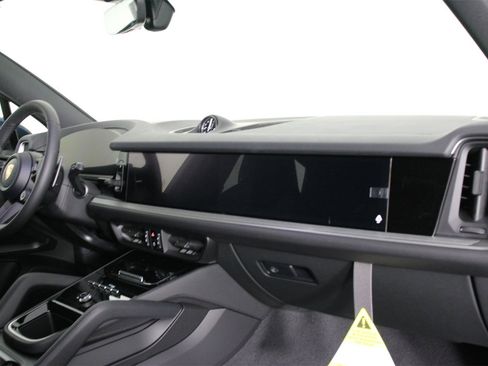 New 2026 Porsche Cayenne image 15