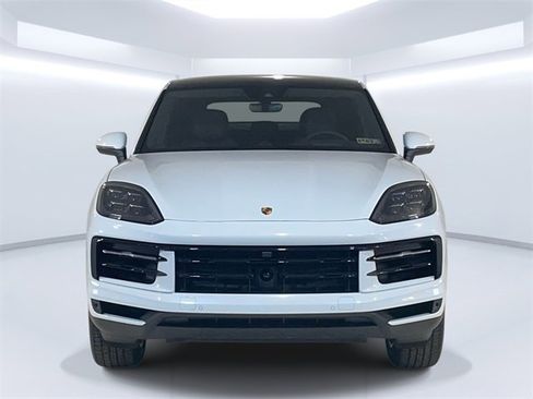 Used 2021 Porsche Macan image 2
