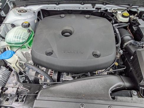 Used 2022 Volvo XC40 T5 R-Design w/ Protection Package Premier image 23