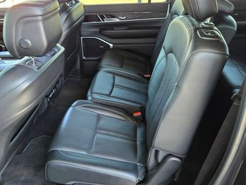 Used 2022 Jeep Wagoneer Series III RWD image 11
