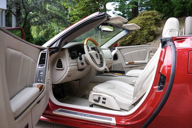 Used 2004 Cadillac XLR RWD image 39