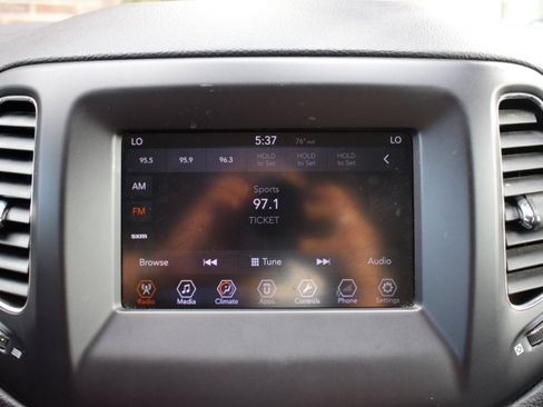 Used 2018 Jeep Compass Latitude w/ Popular Equipment Group AWD/4WD image 25