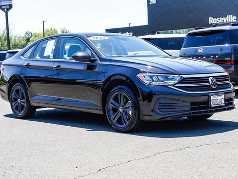 Used 2023 Volkswagen Jetta SE FWD image 6