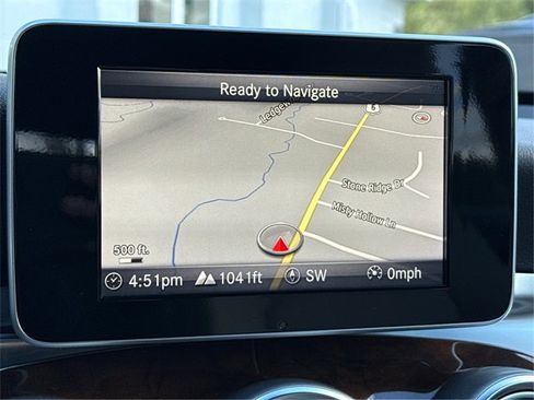 Used 2018 Mercedes-Benz GLC 300 4MATIC w/ Premium Package image 31