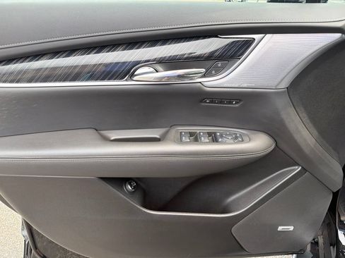 Used 2025 Cadillac XT6 Premium Luxury w/ Technology Package AWD/4WD image 17