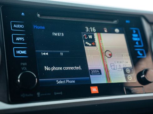 Used 2017 Toyota Tacoma TRD Off-Road image 39