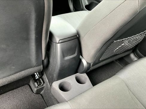 Certified 2025 Hyundai Venue SE image 10