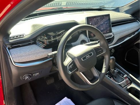 Used 2024 Jeep Compass Latitude image 26