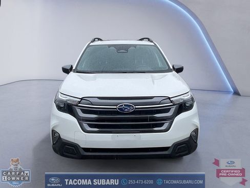 Used 2025 Subaru Forester Premium image 8