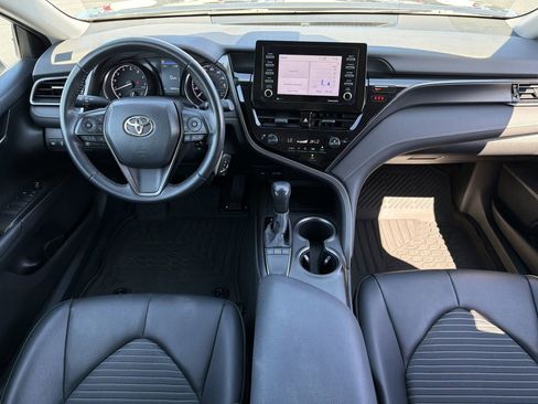 Used 2022 Toyota Camry SE image 2