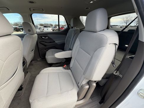 Used 2020 Chevrolet Traverse LT image 7