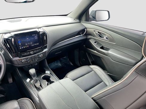 Used 2023 Chevrolet Traverse Premier FWD image 24