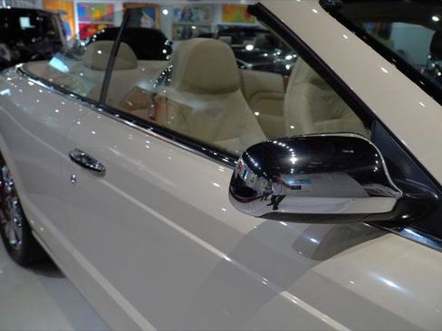 Used 2008 Bentley Azure RWD image 16