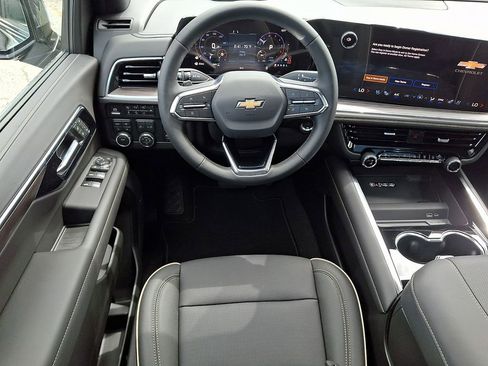 New 2026 Chevrolet Suburban Premier w/ Sun And Tow Package AWD/4WD image 8