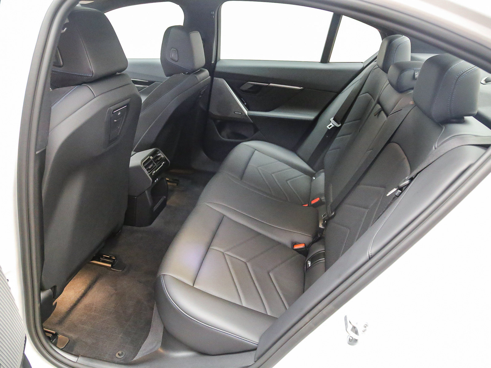 Used 2026 BMW 530i w/ M Sport Package RWD image 20