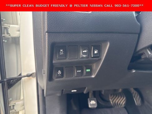 Used 2018 Nissan Rogue SV w/ Premium Package image 12