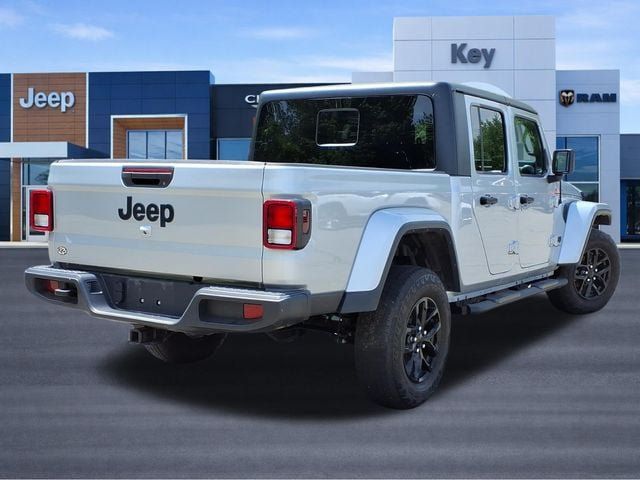 Used 2023 Jeep Gladiator Sport AWD/4WD image 5
