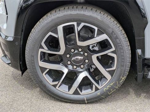 New 2025 Chevrolet Silverado EV RST image 35