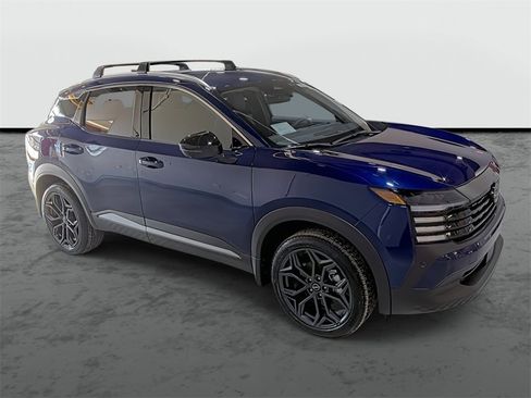 New 2026 Nissan Kicks SR w/ Cold Weather Package image 5