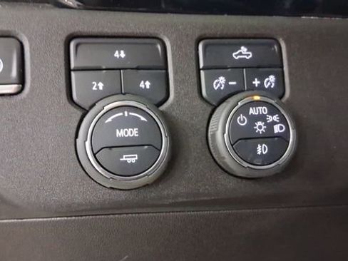 Used 2025 Chevrolet Silverado 2500 LT w/ Convenience Package image 28