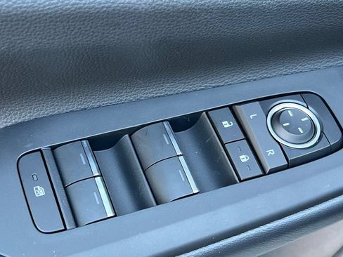 New 2027 Toyota Prius Plug-In Hybrid FWD image 11
