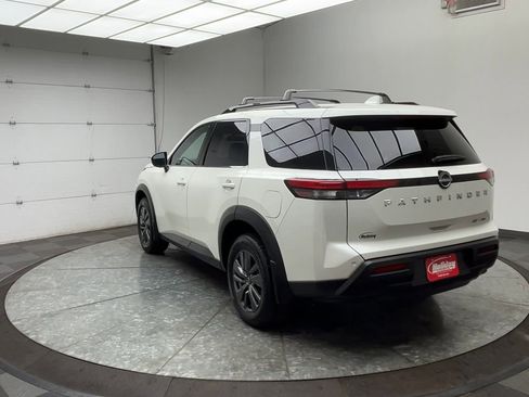 Used 2023 Nissan Pathfinder SV image 34