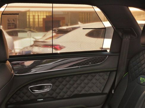 Used 2025 Bentley Bentayga AWD/4WD image 21