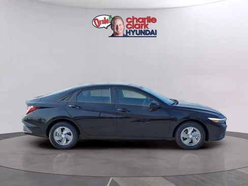 New 2026 Hyundai Elantra SE FWD image 6