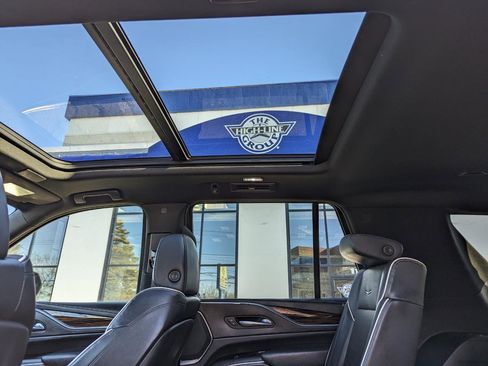 Used 2022 Cadillac Escalade Premium Luxury image 38