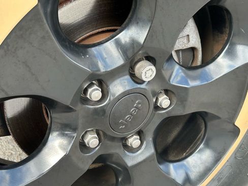 Used 2014 Jeep Wrangler Unlimited Sahara image 28