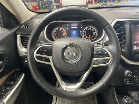 Used 2017 Jeep Cherokee Limited w/ Luxury Group image 18