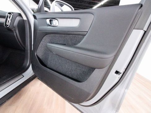 Certified 2025 Volvo XC40 B5 Plus image 23