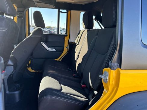 Used 2015 Jeep Wrangler Unlimited Rubicon w/ Connectivity Group image 9