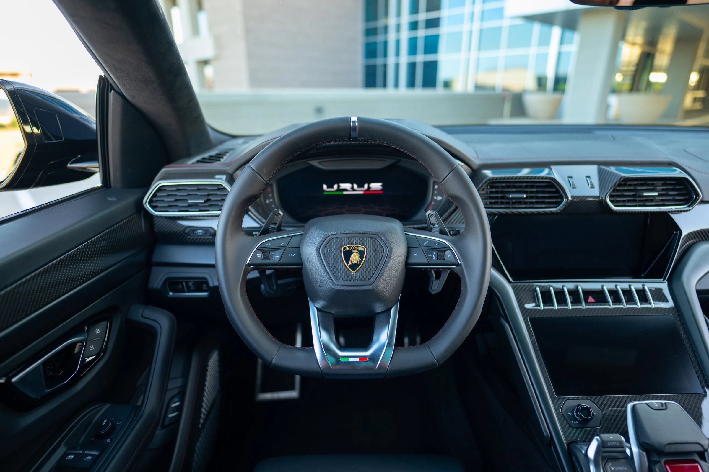 Used 2021 Lamborghini Urus AWD/4WD image 22