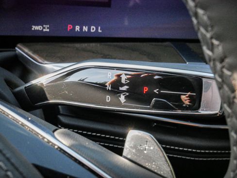 Used 2026 Cadillac Escalade ESV Platinum Sport w/ LPO, ONYX Package image 26