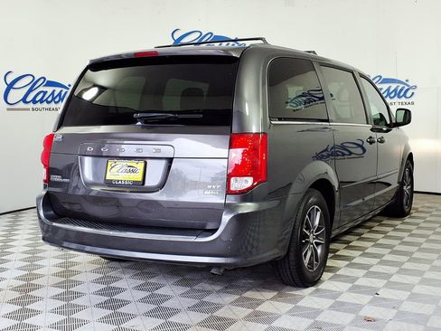 Used 2017 Dodge Grand Caravan SXT FWD image 6