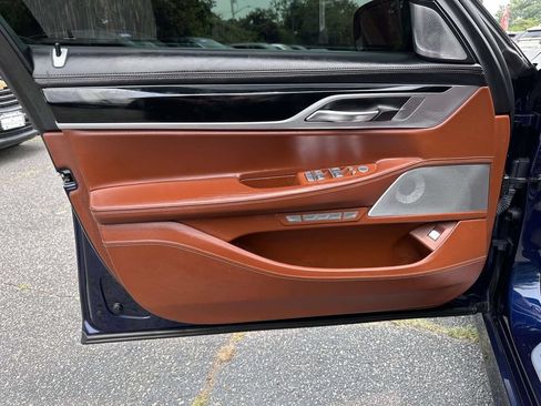 Used 2018 BMW 750i xDrive AWD/4WD image 8