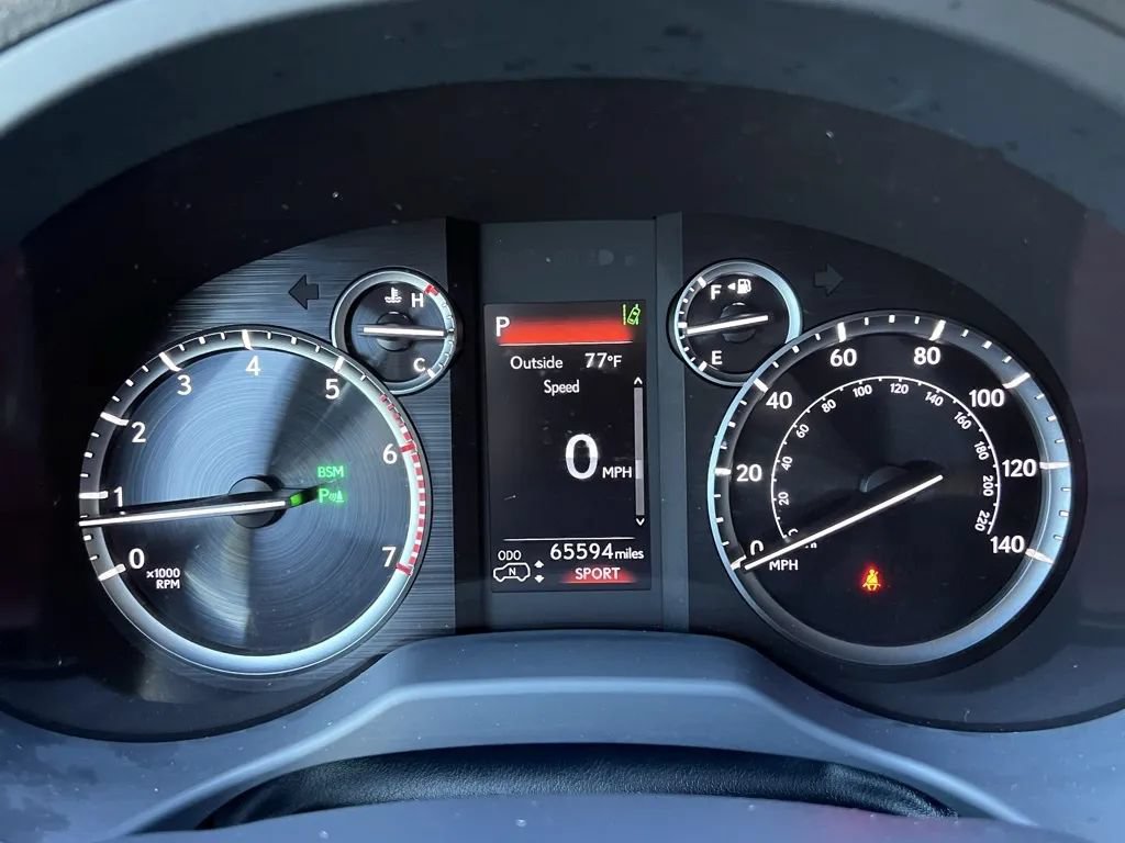 Used 2023 Lexus GX 460 Luxury w/ Accessory Package AWD/4WD image 23