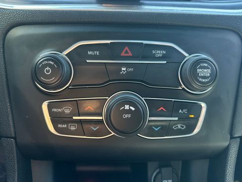 Used 2017 Dodge Charger SE image 14