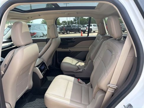 Used 2023 Lincoln Aviator Reserve w/ Equipment Group 201A RWD image 7