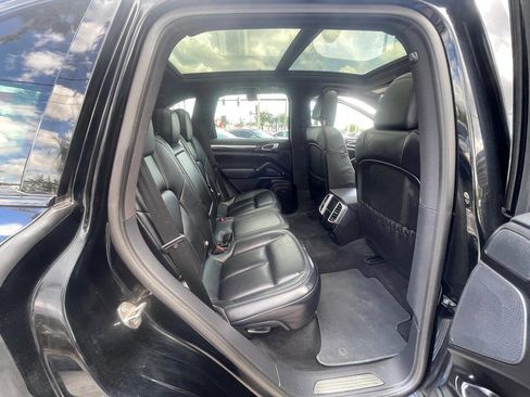 Used 2017 Porsche Cayenne Platinum Edition w/ Premium Package (PJV) AWD/4WD image 12