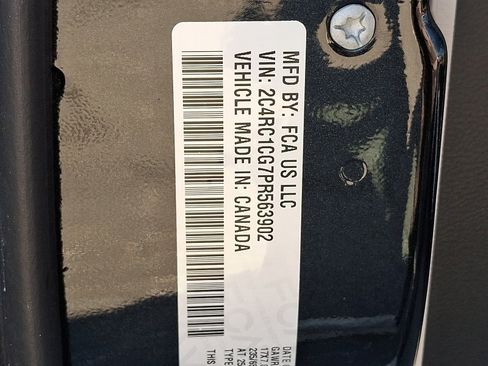 Used 2023 Chrysler Voyager LX image 27