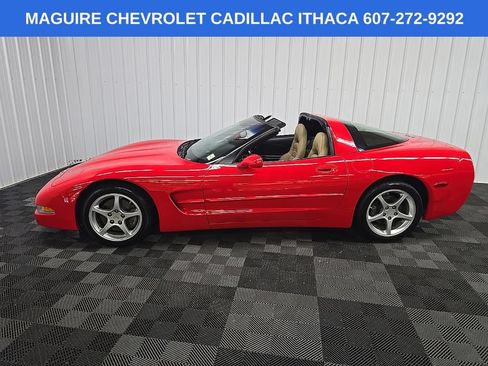 Used 2003 Chevrolet Corvette Coupe w/ Preferred Equipment Group RWD image 10