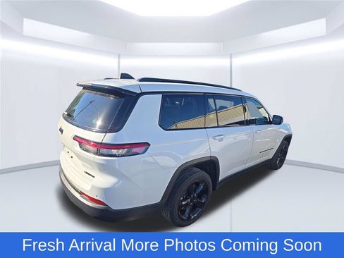 Used 2023 Jeep Grand Cherokee L Limited w/ Black Appearance Package AWD/4WD image 5