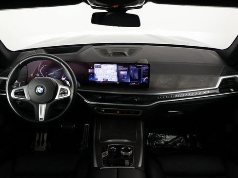 Used 2023 BMW X7 xDrive40i w/ M Sport Package AWD/4WD image 8