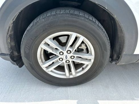 Used 2023 Ford Explorer XLT w/ Equipment Group 202A RWD image 2