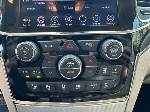 Used 2020 Jeep Grand Cherokee Summit w/ Platinum Series Group AWD/4WD image 18